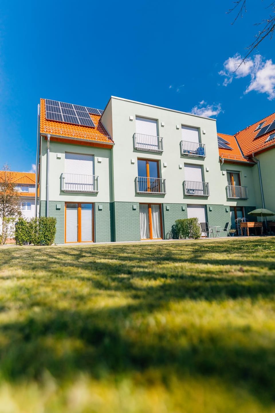 Property building, Day, Garden, Garden view