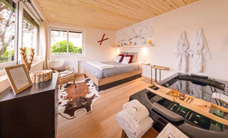 Photo of the whole room, Bedroom
