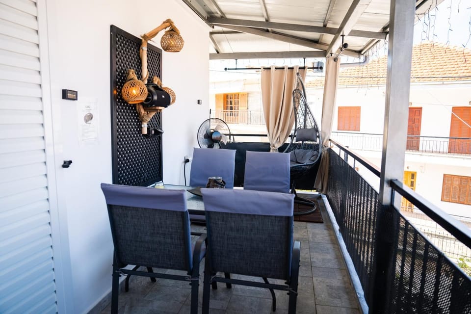 Balcony/Terrace, furniture