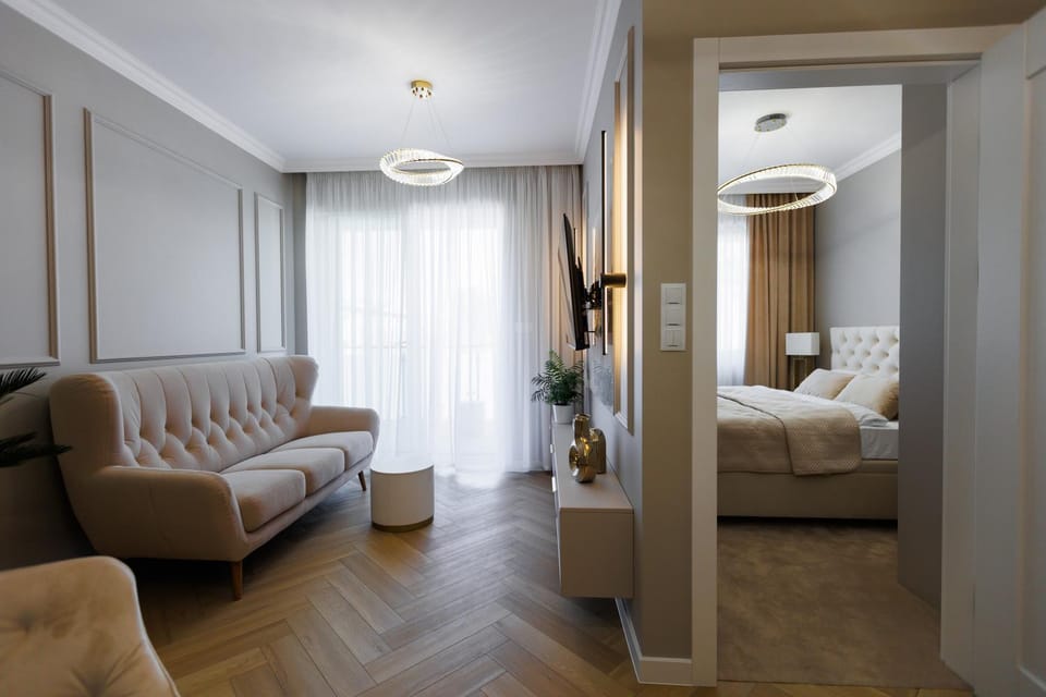 Bed, Living room, Photo of the whole room, Seating area, Bedroom