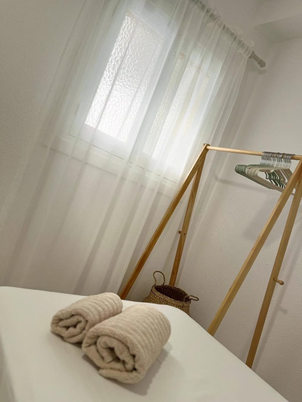 Bed, Photo of the whole room, Bedroom, towels
