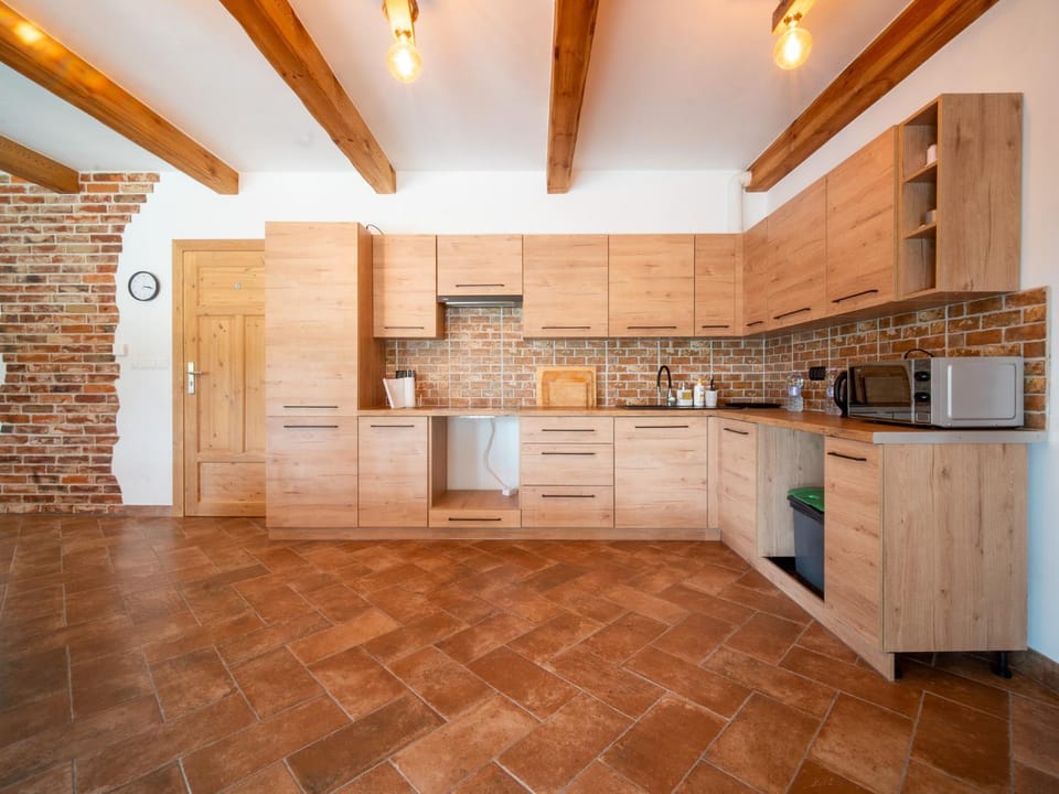Coffee/tea facilities, Kitchen or kitchenette, oven, stove
