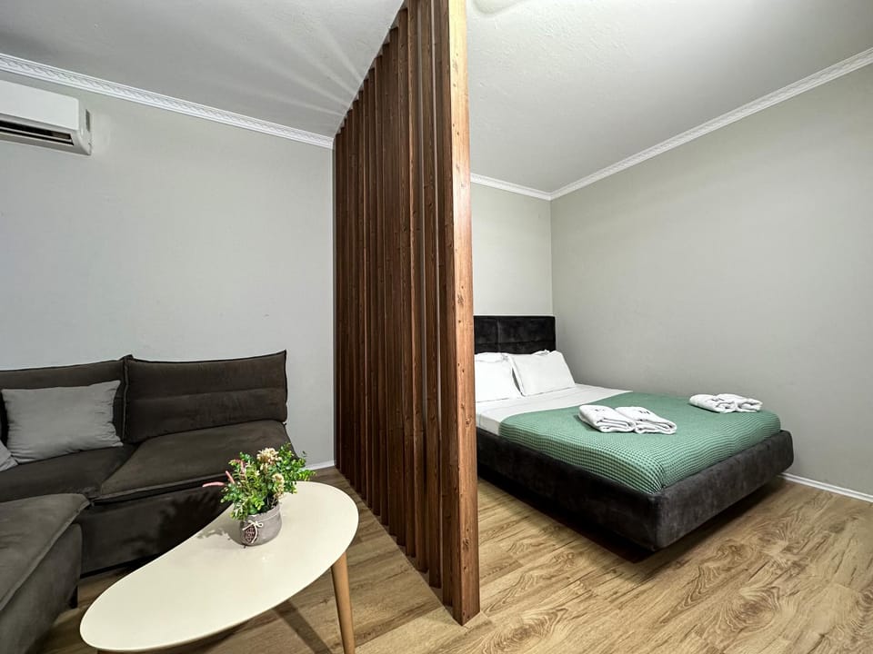 Bed, Living room, Photo of the whole room, Seating area, Bedroom, towels, air conditioner