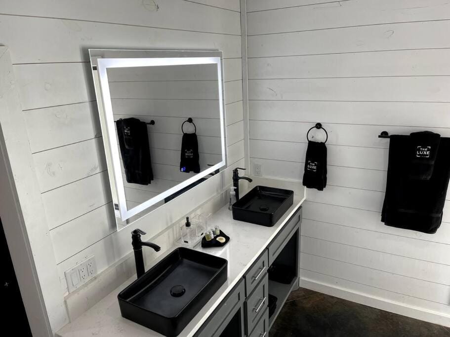 The Brand New - The Luxe Cabin sleeps 12! Cabin in Broken Bow