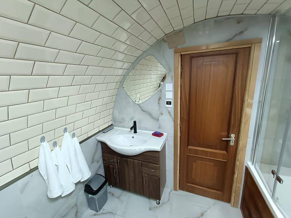 Toilet, Bathroom, towels