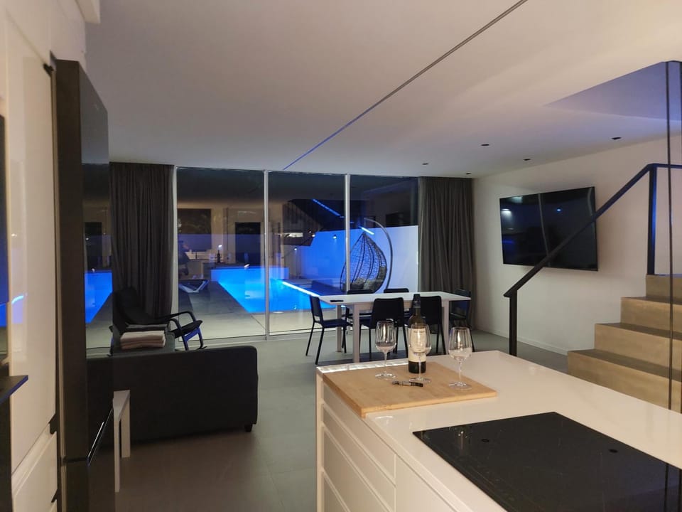 Living room, Pool view