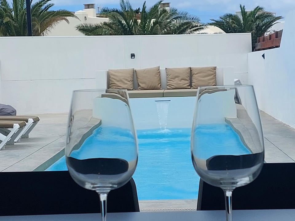Dining area, Swimming pool