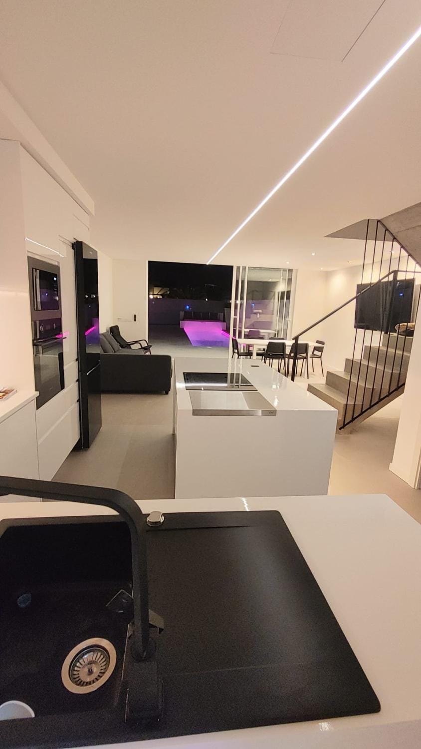 Communal lounge/ TV room, TV and multimedia, Kitchen or kitchenette, Living room, Photo of the whole room