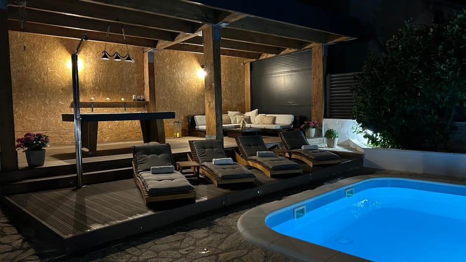 Night, Pool view, Swimming pool, sunbed
