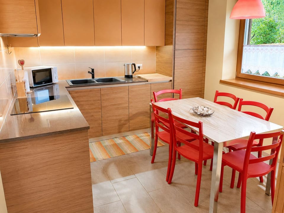 Dining area, oven, stove