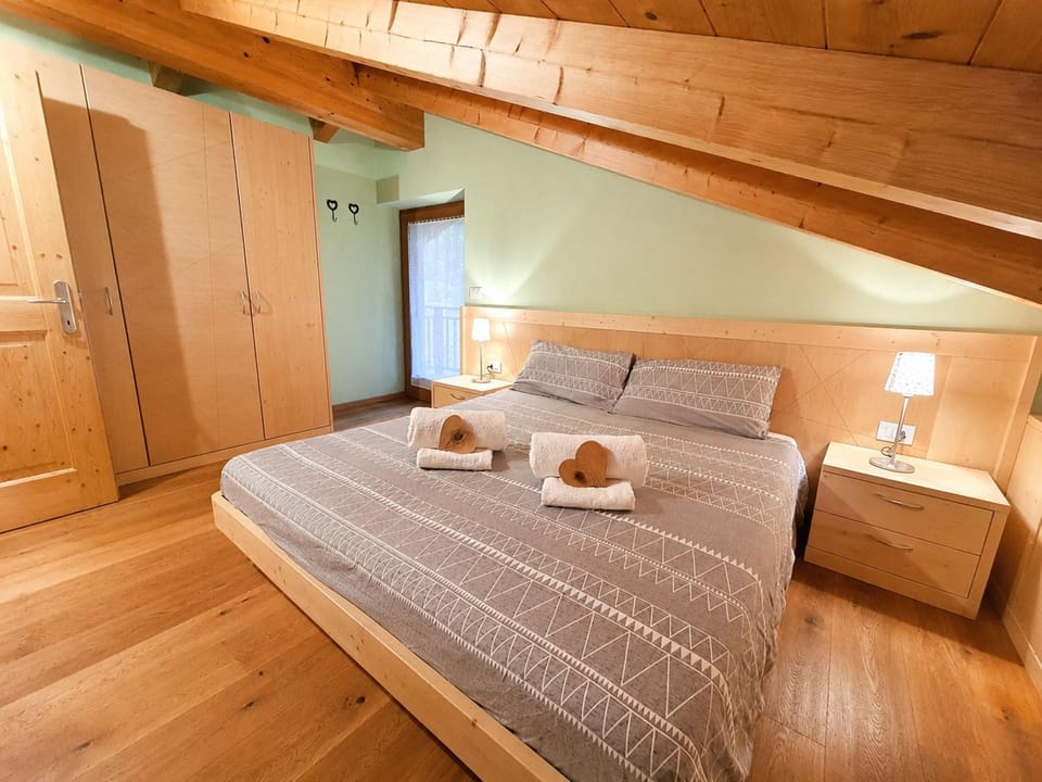 Bed, Photo of the whole room, Bedroom, towels, wardrobe
