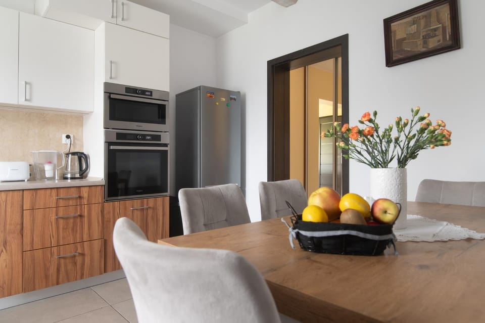 Coffee/tea facilities, Kitchen or kitchenette, Seating area, Dining area, minibar, pet friendly, stove, toaster