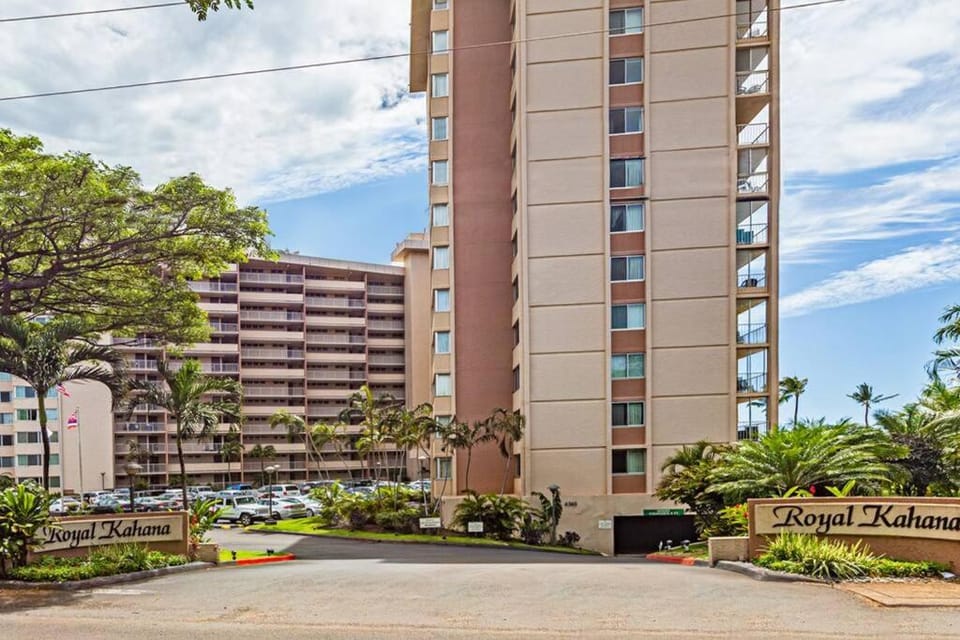 Royal Kahana 714- Updated ocean view Hawaiiana style 1 bedroom Apartment in Napili-Honokowai