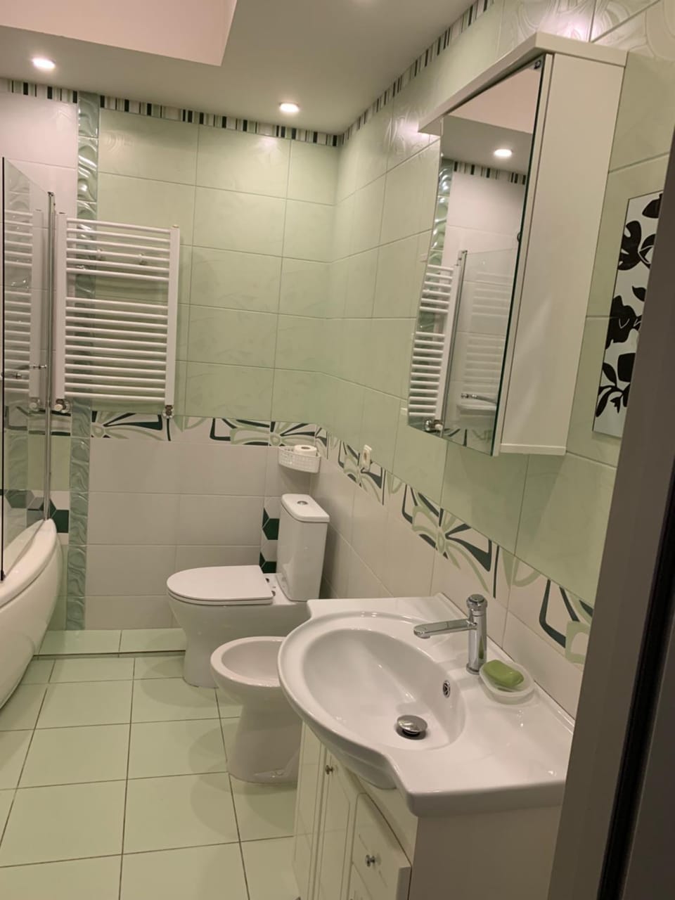 Toilet, bidet