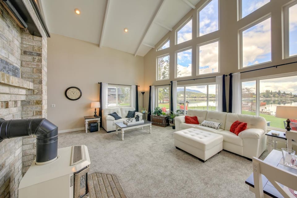 Beachfront Sagle Retreat with Boat Dock and Lift House in Sagle