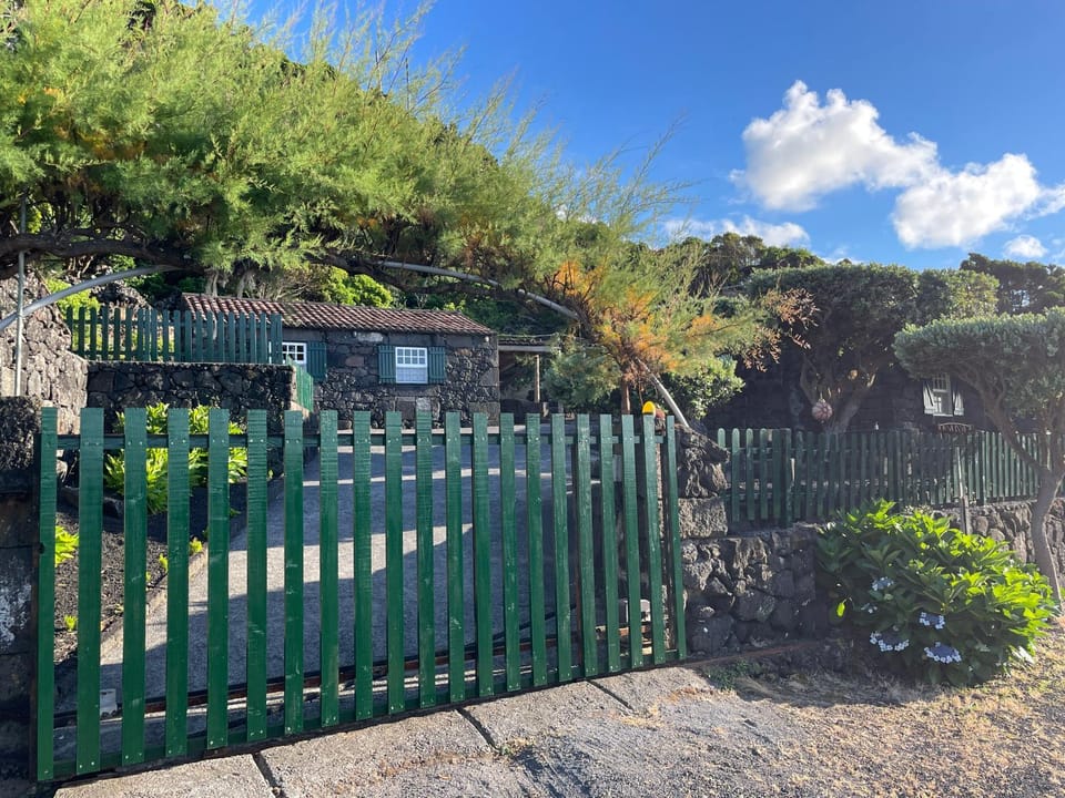 Property building, Garden, Parking