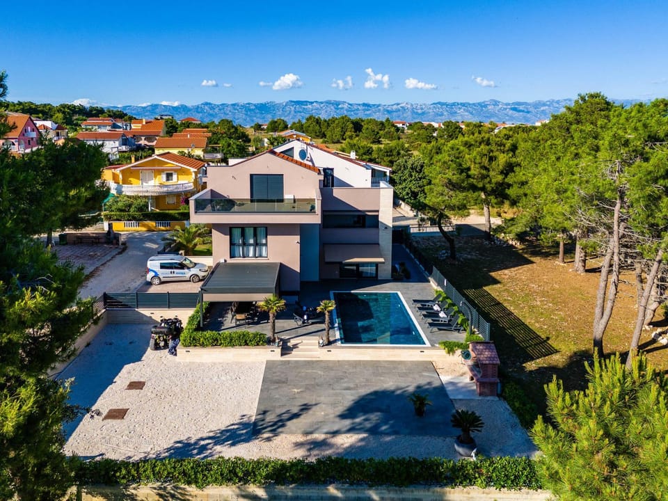 Property building, Patio, Facade/entrance, Garden, Seating area, Landmark view, Pool view, Area and facilities, Swimming pool