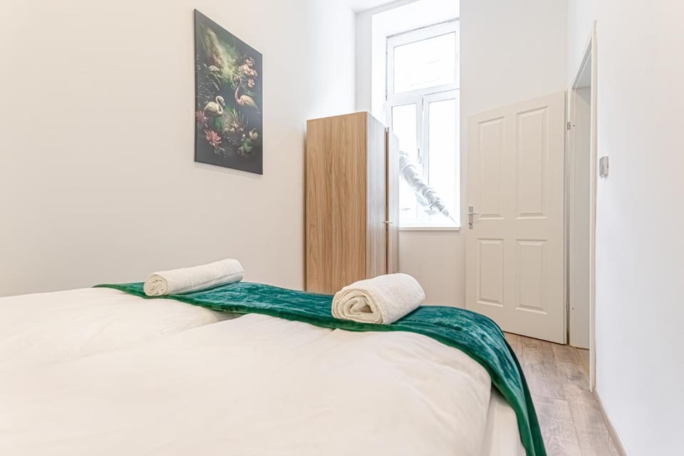 Bed, Bedroom, towels, wardrobe