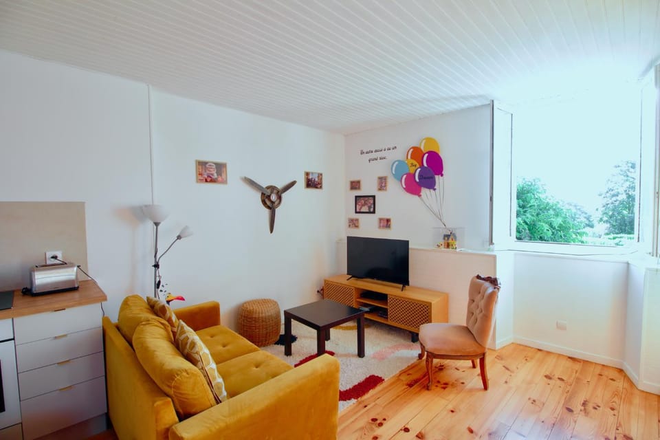 Communal lounge/ TV room, TV and multimedia, Living room, Seating area