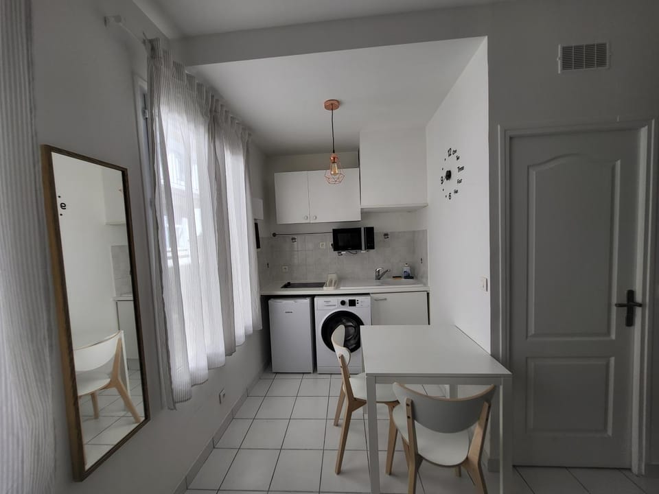 Appartement T2 spacieux de 30m2, idéal proche Paris Apartment in Issy-les-Moulineaux