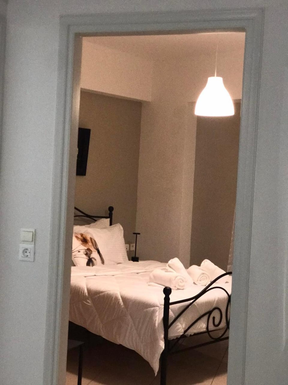 Bed, Photo of the whole room, Bedroom, towels