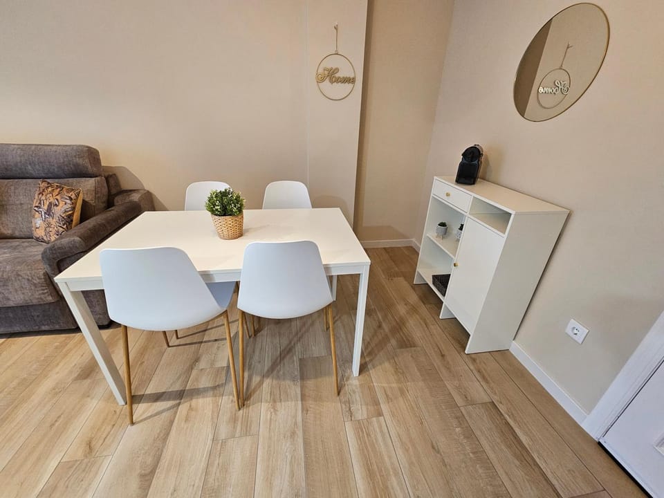 Seating area, Dining area