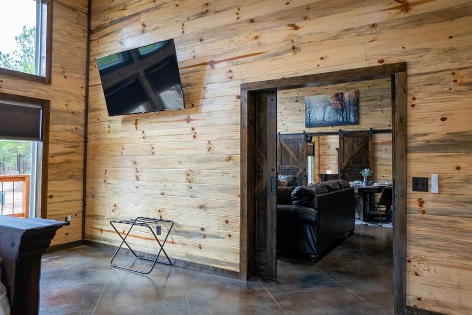 The Luxurious - River Ranch - Cabin Sleeps 9! Cabin in Broken Bow