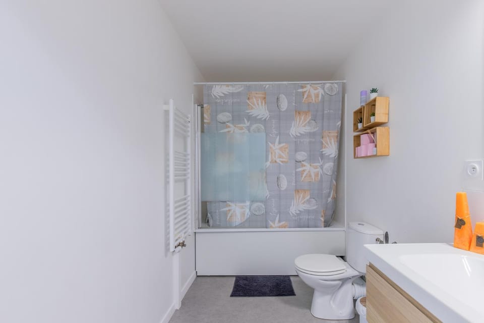 Shower, Toilet, Bathroom