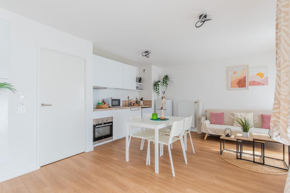 Kitchen or kitchenette, Living room, Seating area, Dining area, oven, stove