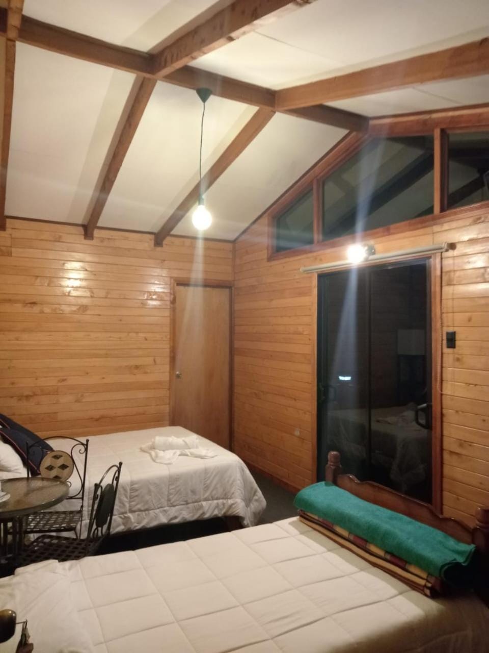 Cabaña Tangara Nature lodge in Cartago Province, Costa Rica