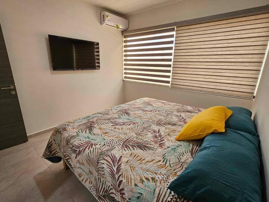 Bed, TV and multimedia, Bedroom, air conditioner