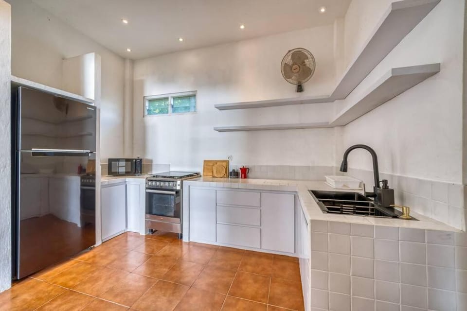 Kitchen or kitchenette, minibar, pet friendly, stove, toaster