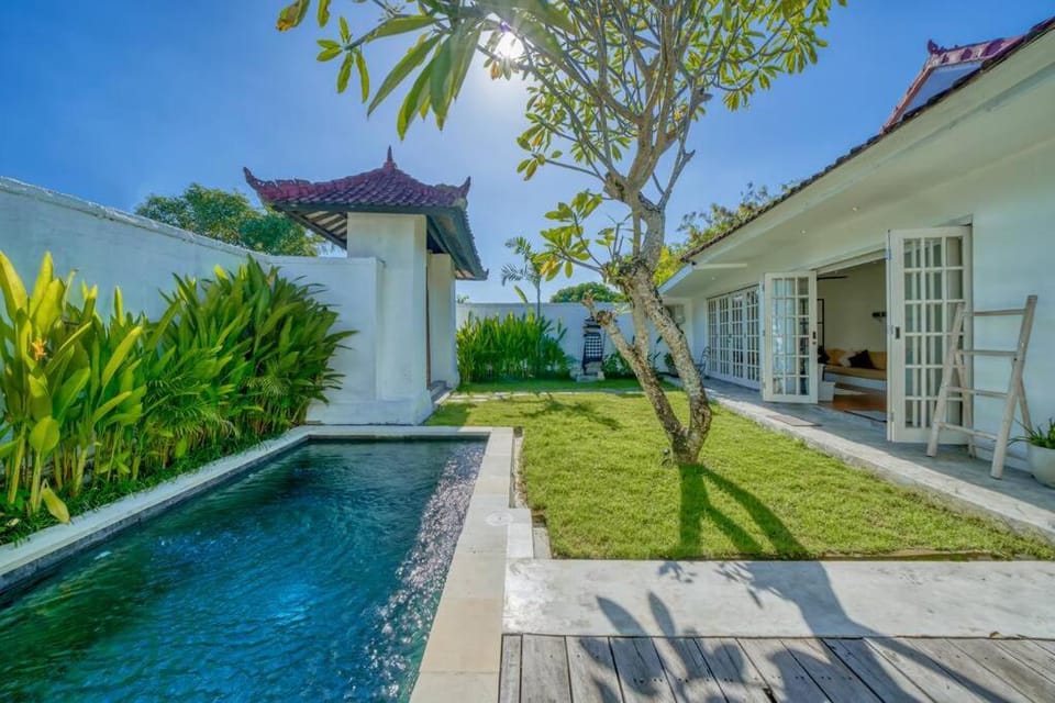 Property building, Spring, Day, Garden, Garden view, Pool view, Swimming pool