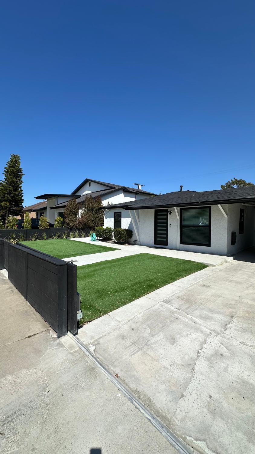 Property building, Day, Neighbourhood, Garden view, Street view