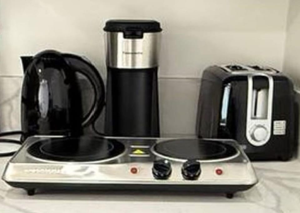 Coffee/tea facilities, toaster, kitchen
