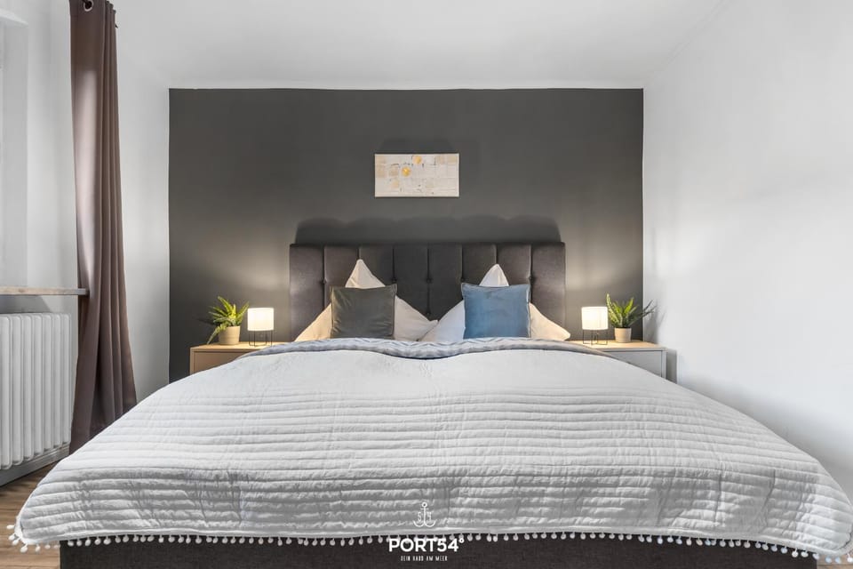 Bed, Photo of the whole room, Bedroom, internet