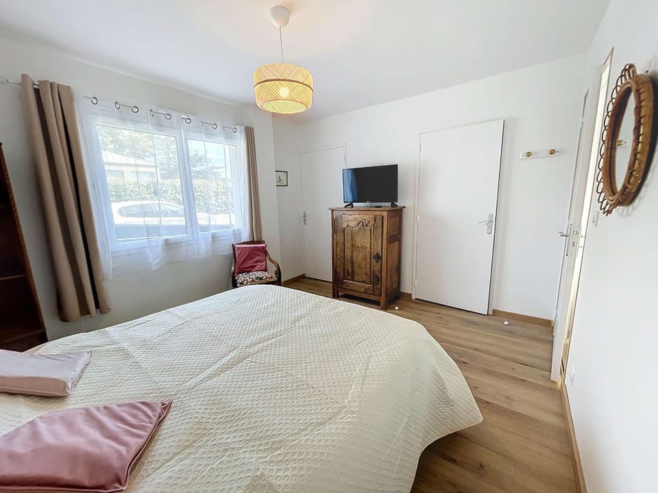 Villa moderne 5 chambres au bord de la plage avec parking inclus - FR-1-361-540 House in Jullouville