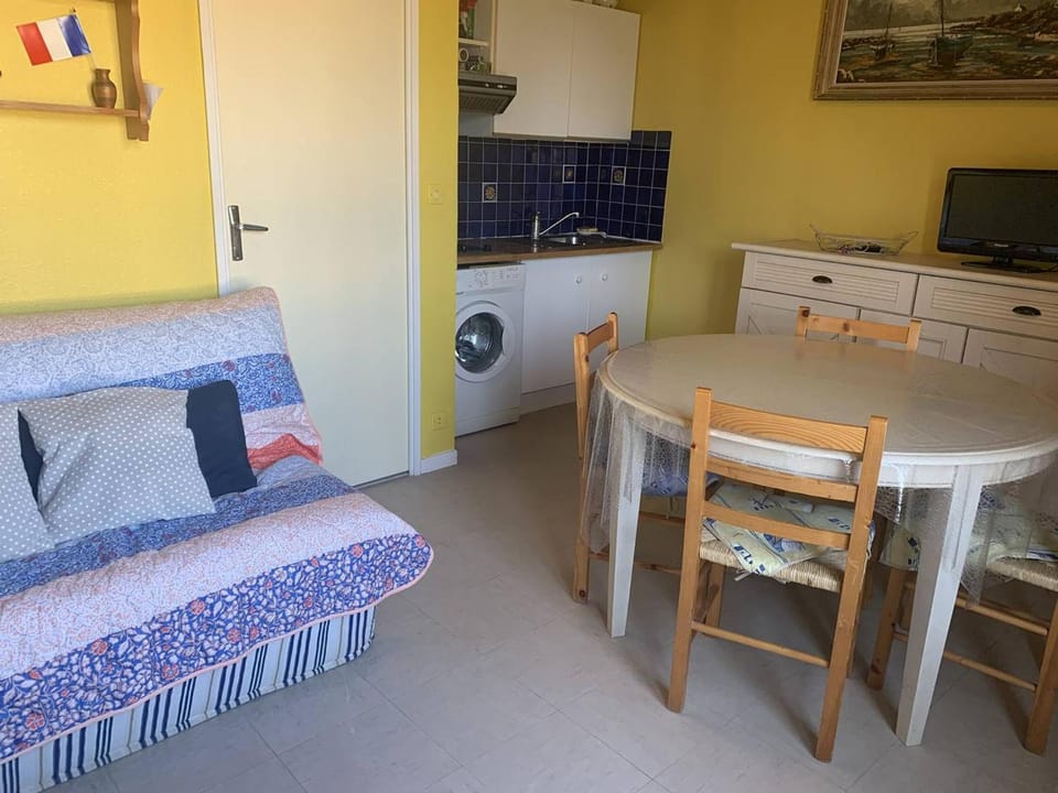 Duplex cosy 4 personnes avec parking, proche plage - Merville Franceville - FR-1-465-112 Apartment in Normandy