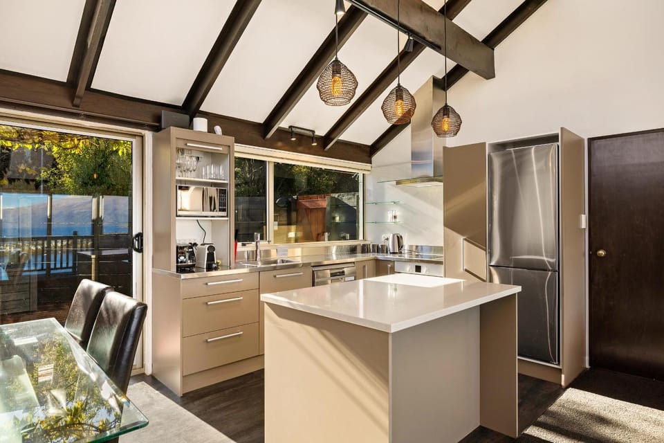 Kitchen or kitchenette, Dining area, kitchen