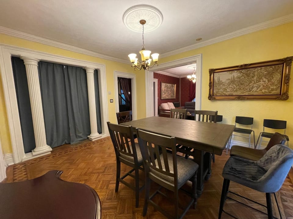 THE RED HOUSE House in Niagara Falls