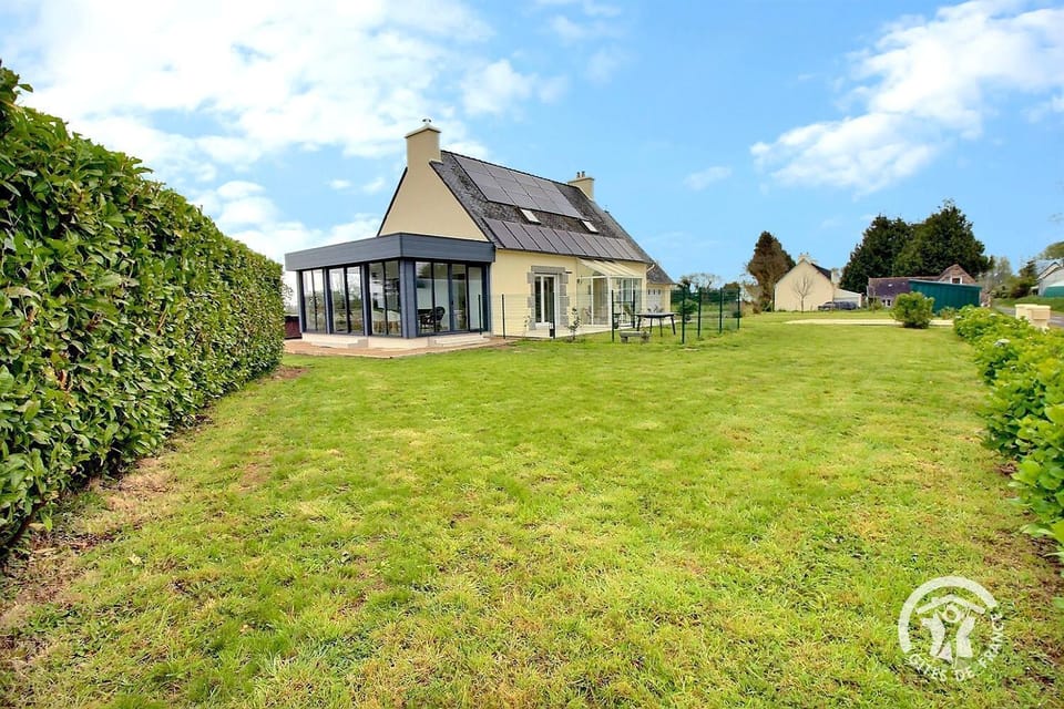 Property building, Day, Garden