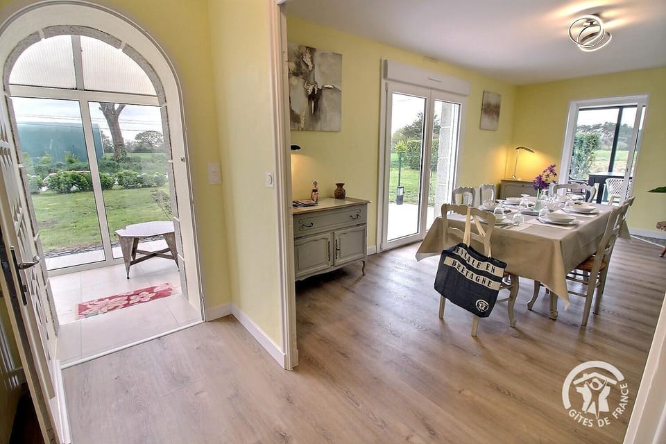 Dining area, Garden view