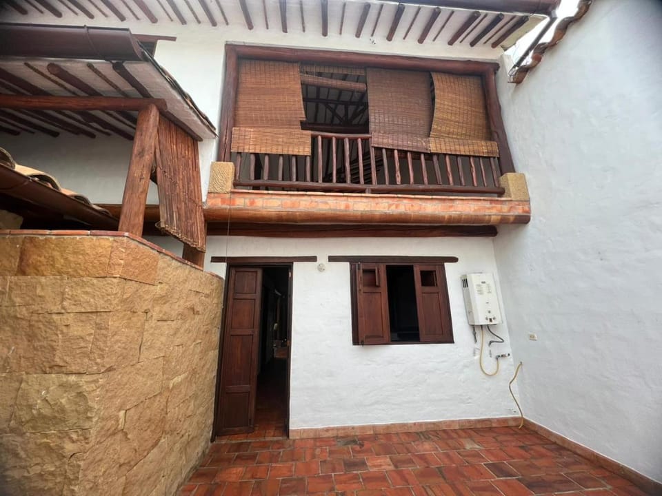 Property building, Day, Balcony/Terrace
