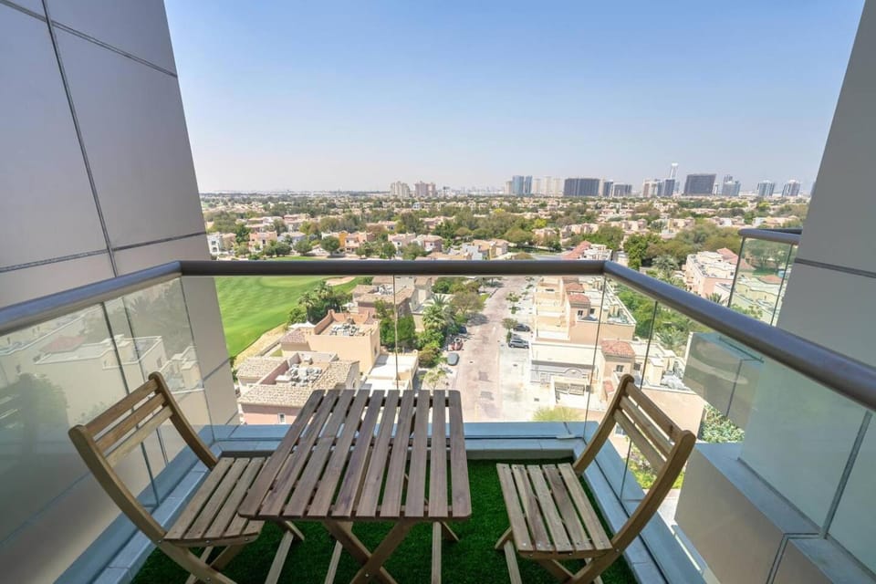 Luxury Studio - Golf Views - Sports City Dubai Apartment in Dubai