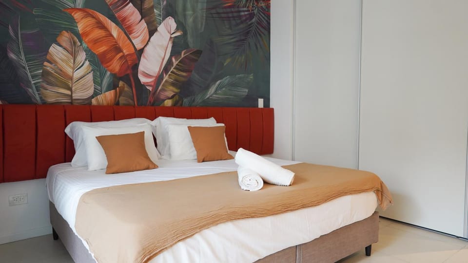 Bed, towels