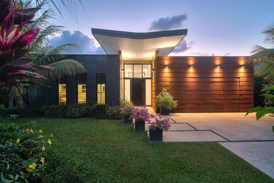 Tranquility by the Lake - Luxury Home Port Douglas House in Port Douglas