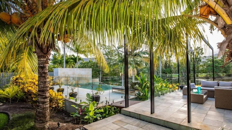 Tranquility by the Lake - Luxury Home Port Douglas House in Port Douglas