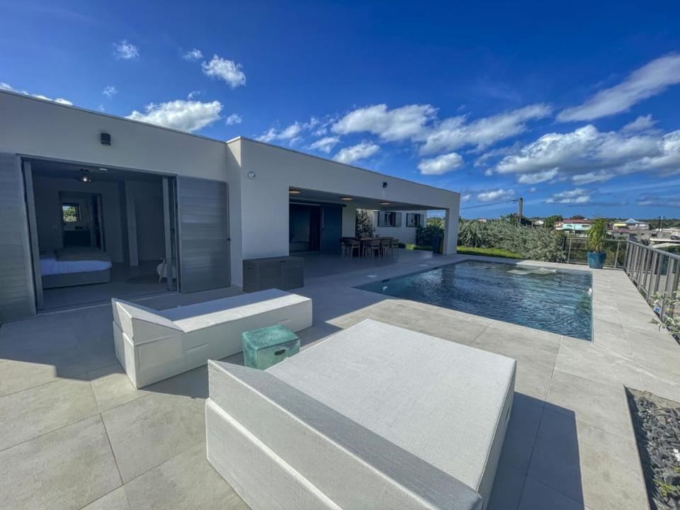 Swimming pool, sunbed
