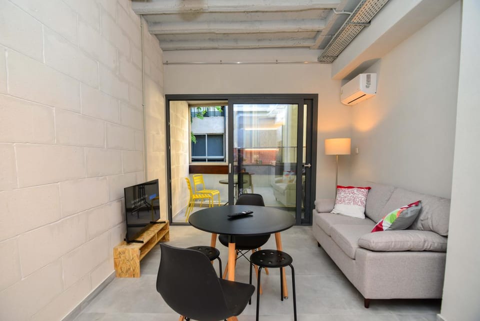 TV and multimedia, Seating area, Dining area