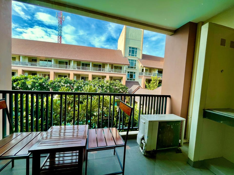 Authong Residence Hotel in Pattaya City